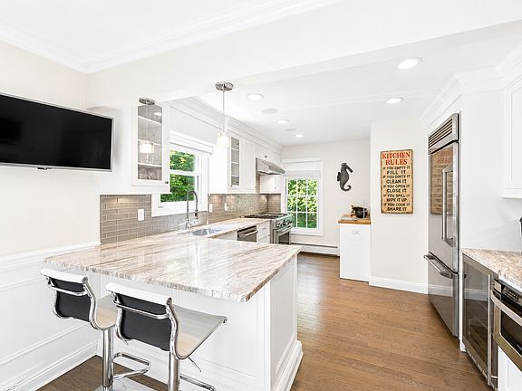 5th image of 21 Fernwood Dr