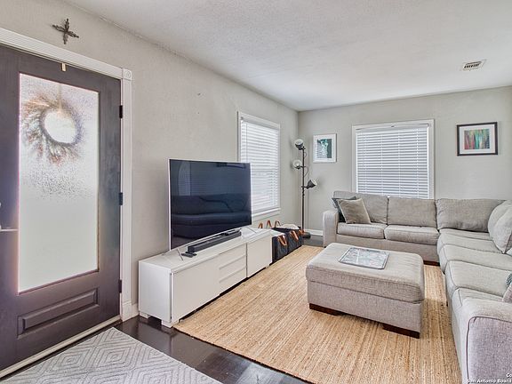 3rd image of 546 Hermine Blvd