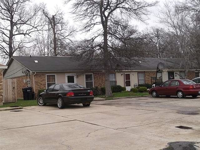 2nd image of 46 Colonial Dr Unit B
