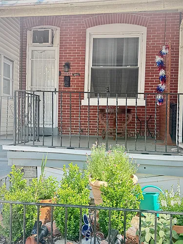 202 E 18th St Photo 1 202 E 18th St Photo 1