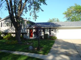 627 Venice Ct, Schaumburg, IL 60193