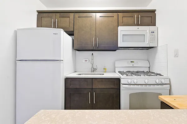 Sold by Remax City Square | media 33