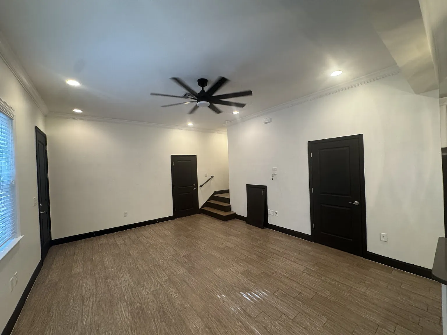3 bed, 2.5 bath, 1706 sqft, $3,925 — Photo 3