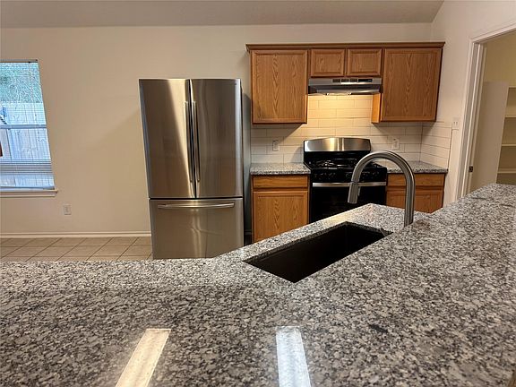 5th image of 10 Druids Glen Pl