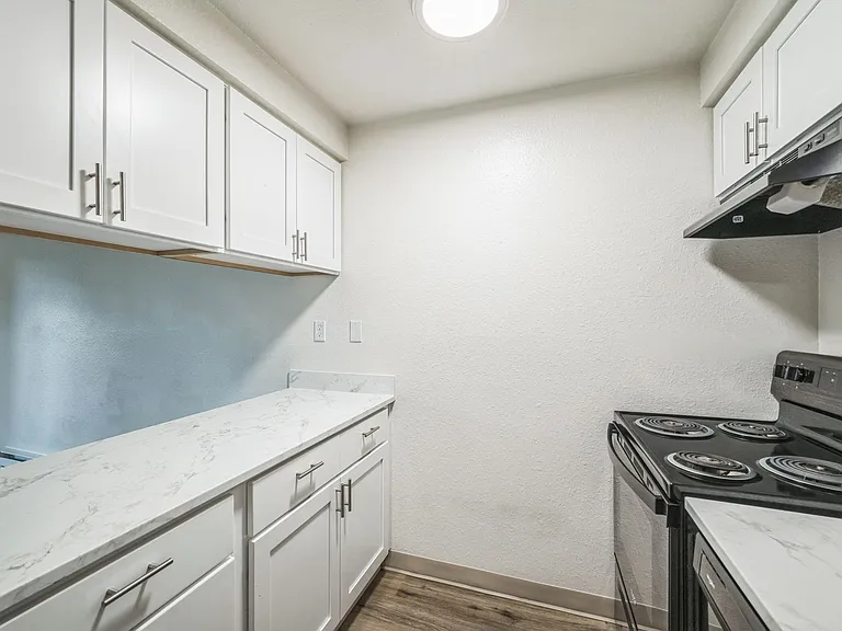 The 1800 Place Apartments — Photo 4