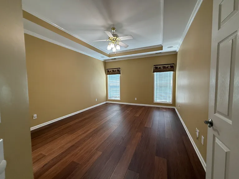 134 Canterbury Dr — Photo 11