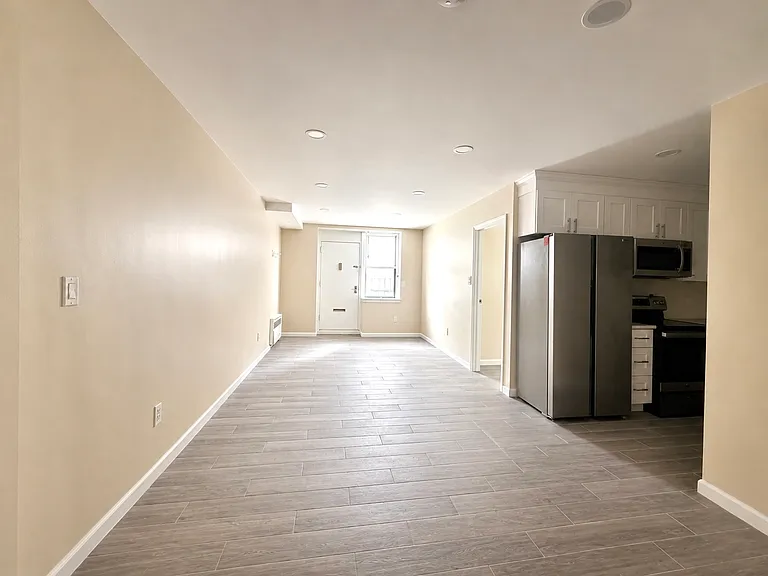 665 Thwaites Pl #C — Photo 4