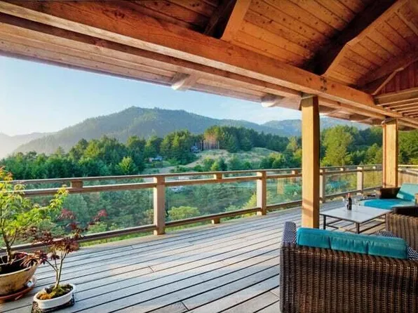 443 Humboldt Loop Rd, Whitethorn, CA 95589