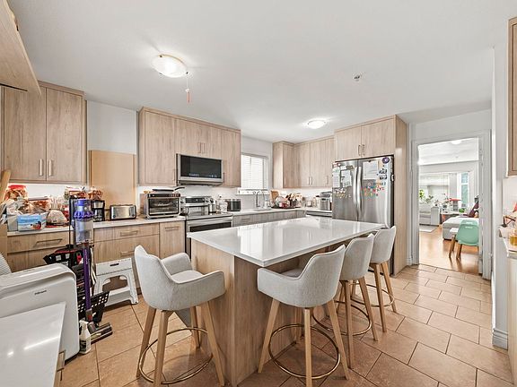 2nd image of 3541 Adanac St