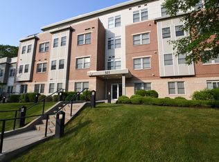 321 Hammond Pond Pkwy UNIT 302, Brookline, MA 02467