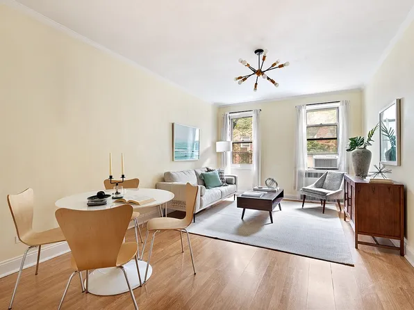 112 E 2nd St #5H, Brooklyn, NY 11218