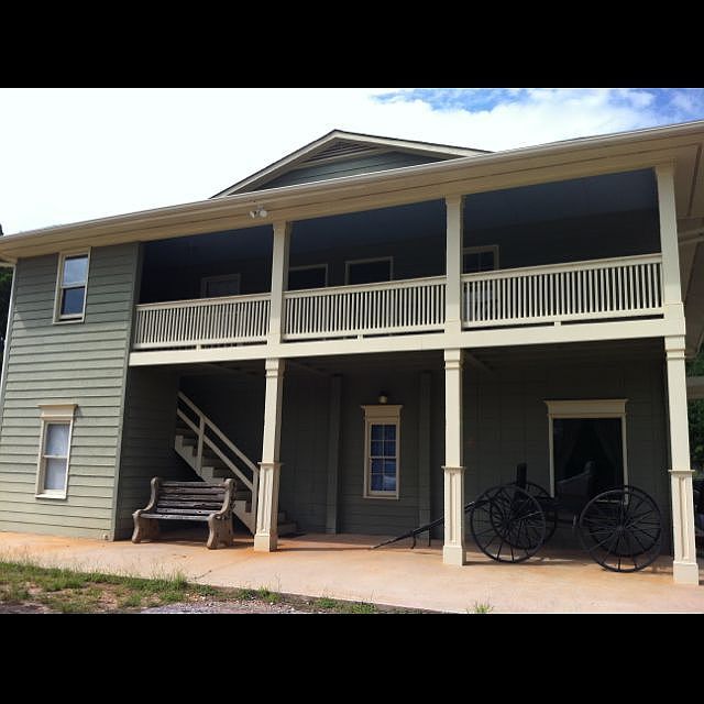 Building Photo 4