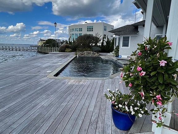 3rd image of 146 Long Beach Blvd