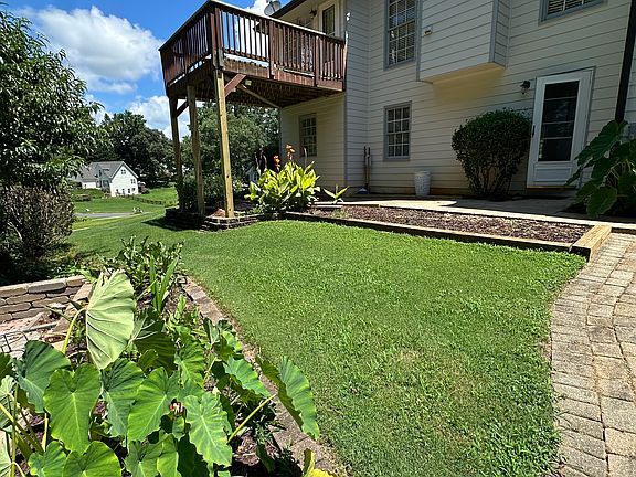 5th image of 2220 Foster Dr