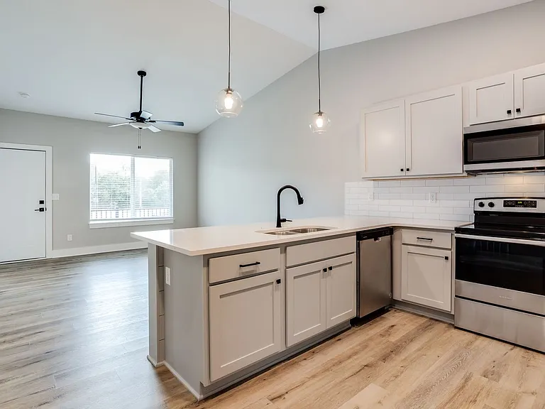 10100 E Harry St — Photo 20