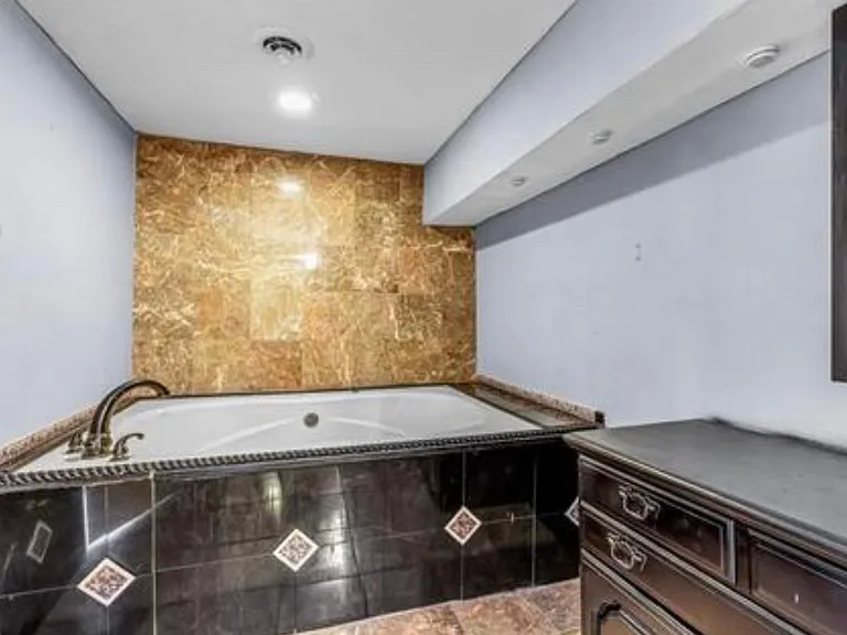 6101 Hampton Meadows Ln — Photo 36