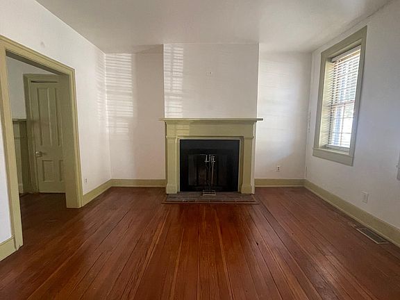 3rd image of 514 Caroline St