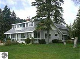 6971 Northshore Dr, Bellaire, MI 49615