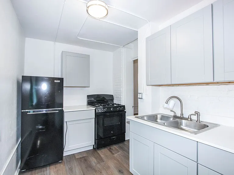 215 E Willis St — Photo 9