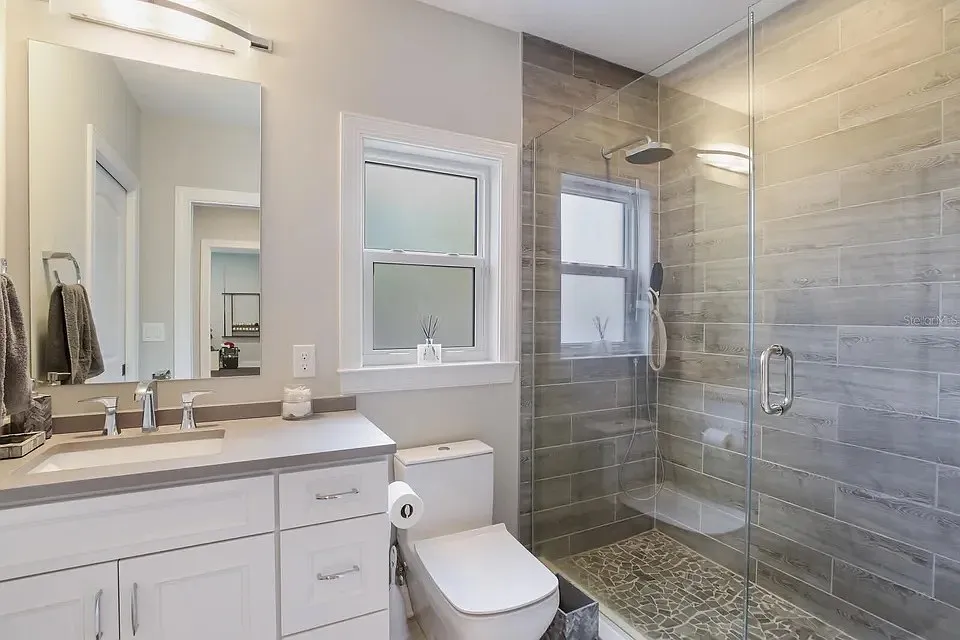 3 bed, 4000 sqft, $6,500 — Photo 2