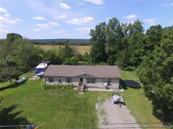 1662 Dillon Rd, Wyoming, NY 14591