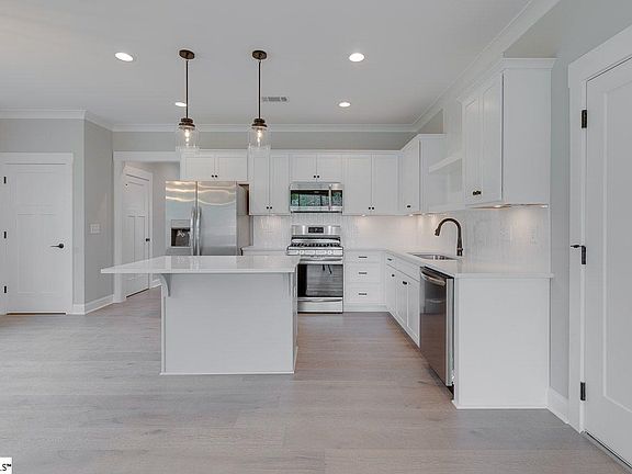 5th image of 117 Lilia Hill Cir