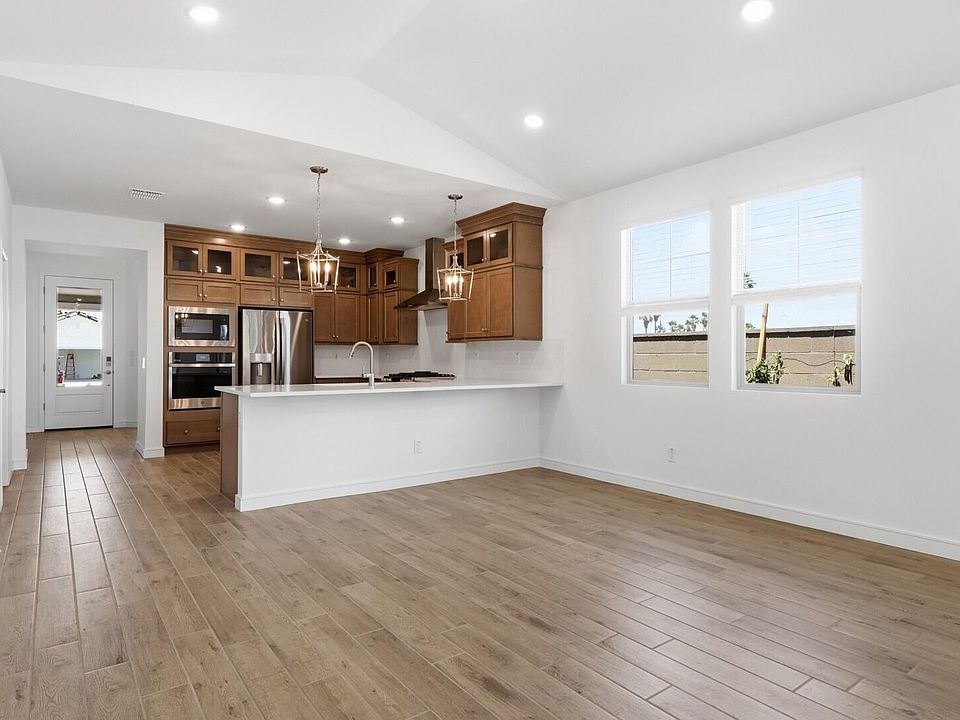 1st image of 7927 N 77th Avenue