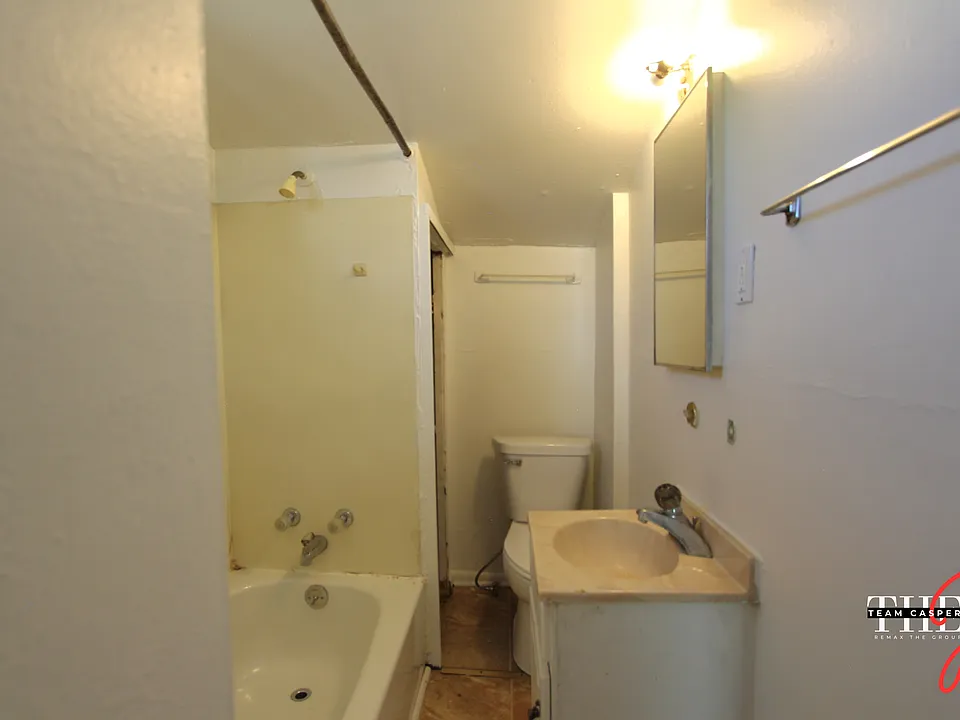 1013 E B St #1