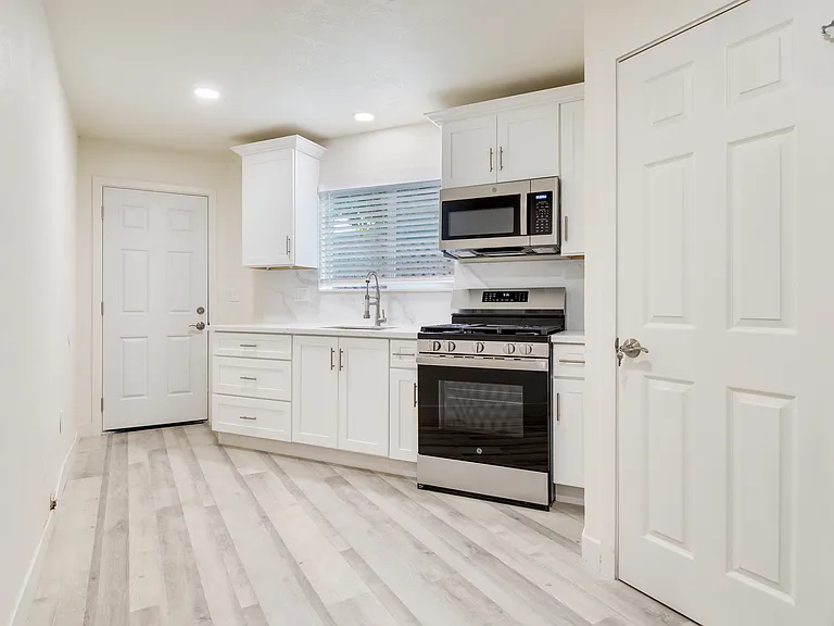 42601 Claudia St #C — Photo 2
