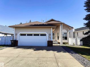 215 Peter Close NW, Edmonton, AB T5T 5Y5