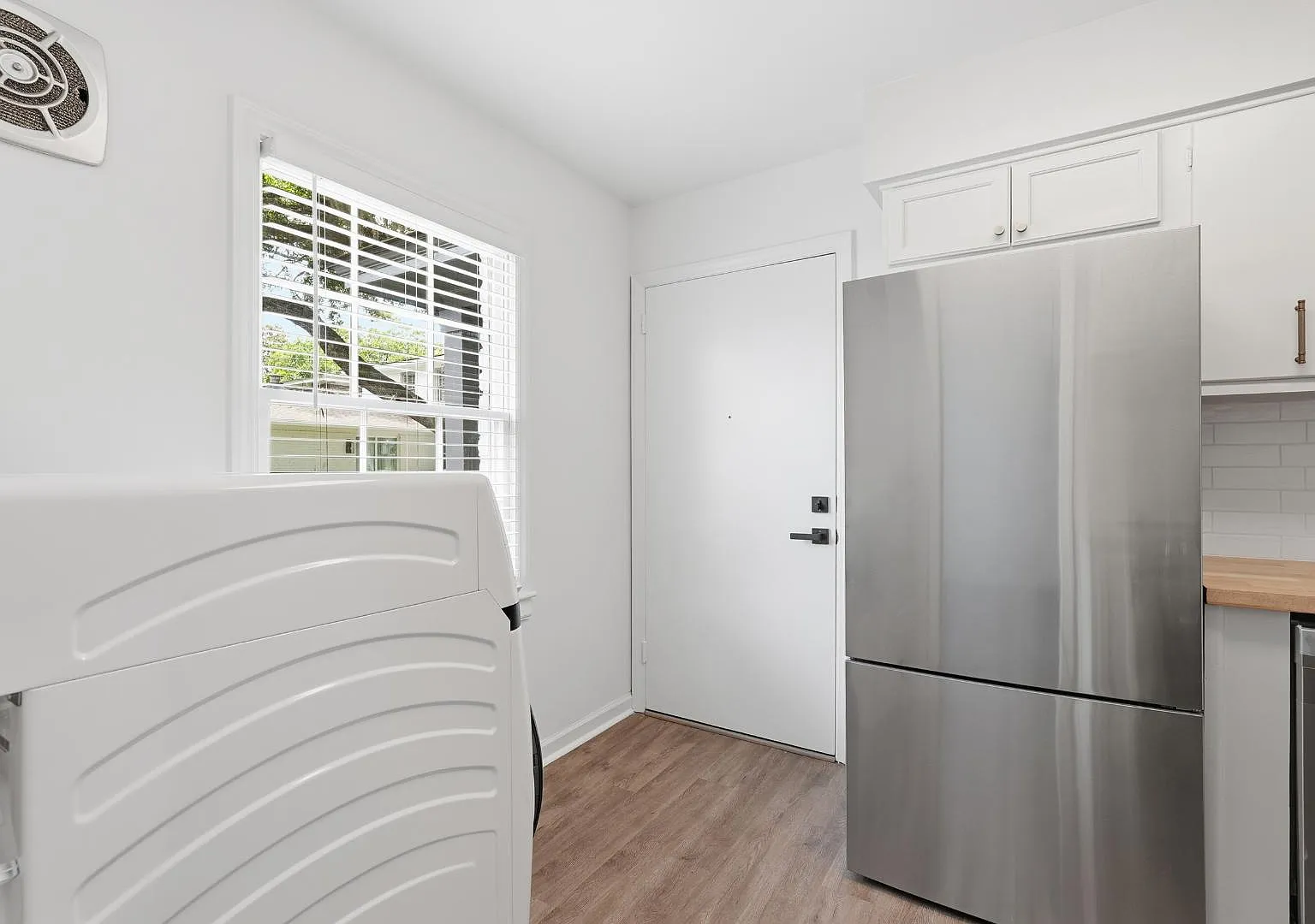 29 E 67th St - 5109 Abercorn Street Unit 1 — Photo 2