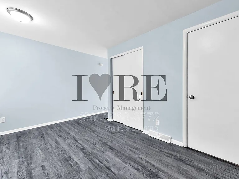 870 N Meadows Ct #F — Photo 3