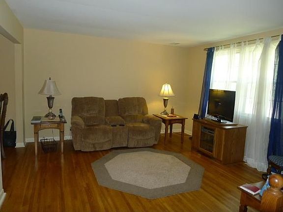 3rd image of 384 Bonnavale Dr