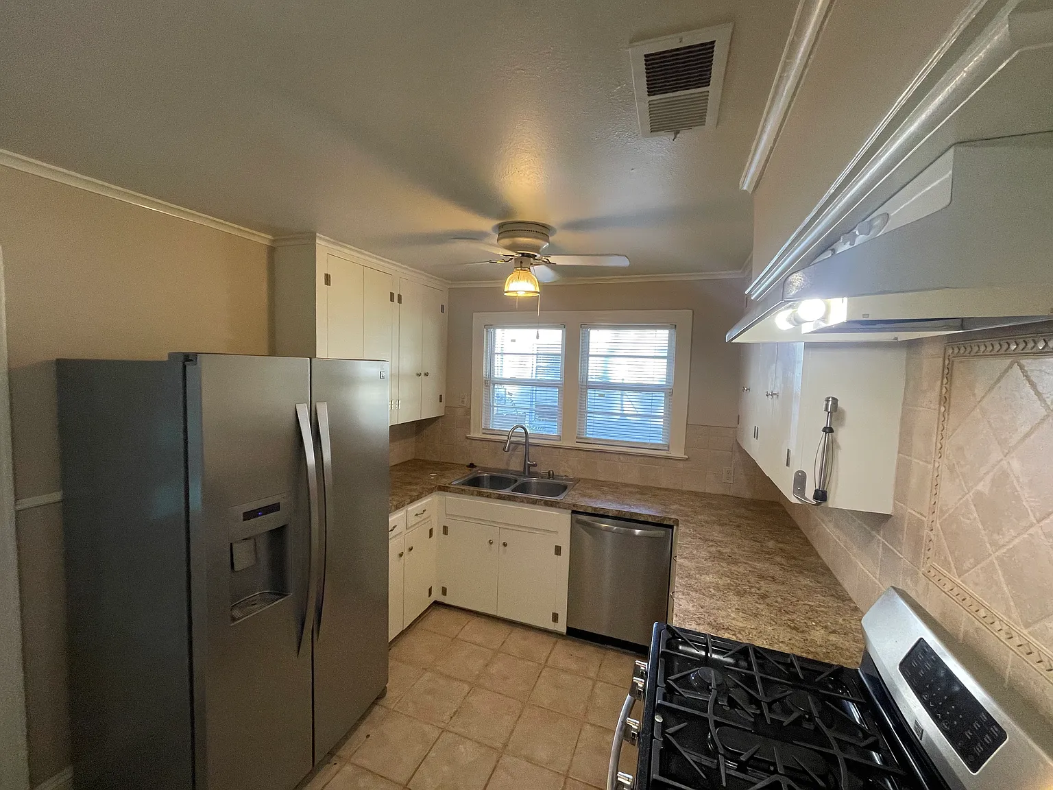 367 Leo Avenue — Photo 3