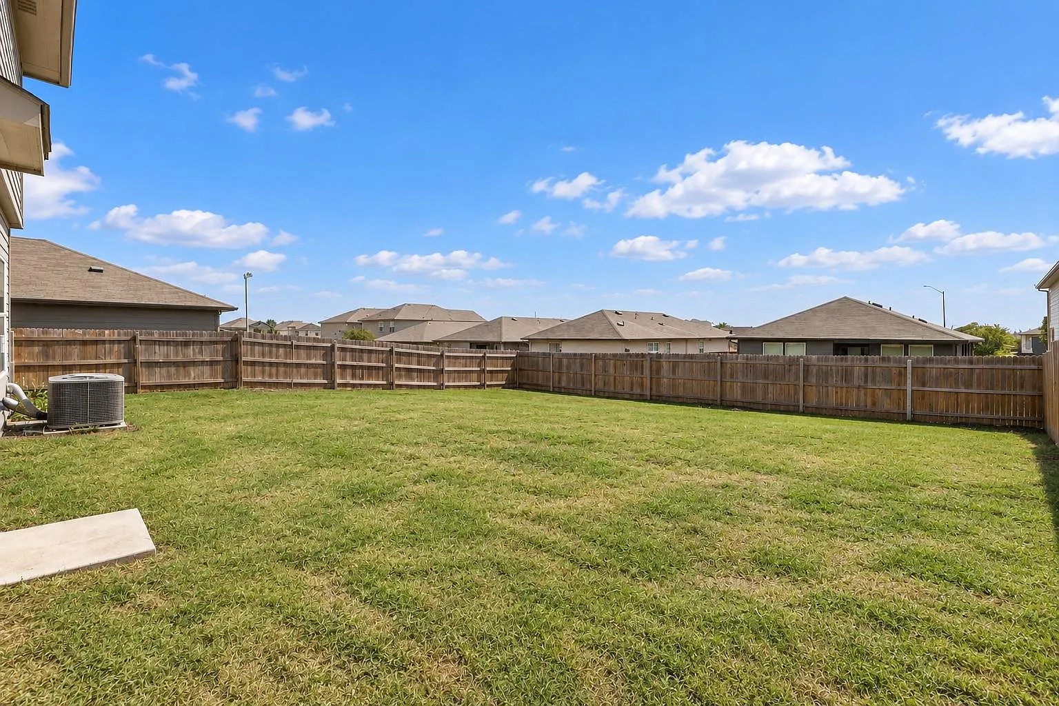 4 bed, 2.5 bath, 2381 sqft, $2,200 — Photo 4