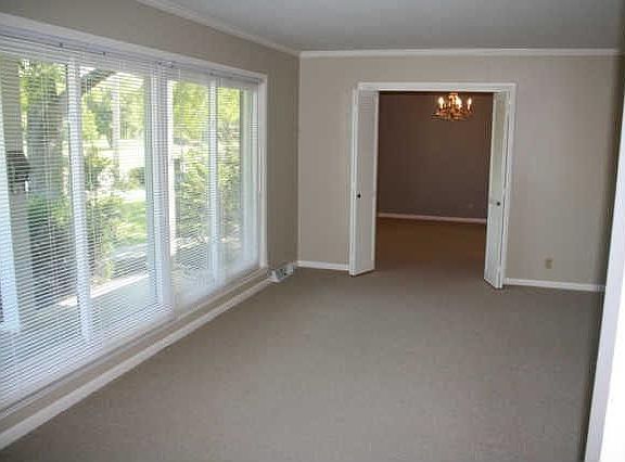 5th image of 210 E Northfield Blvd