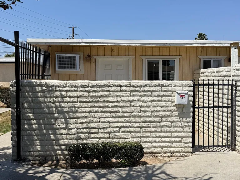 1221 Villa St #A — Photo 1