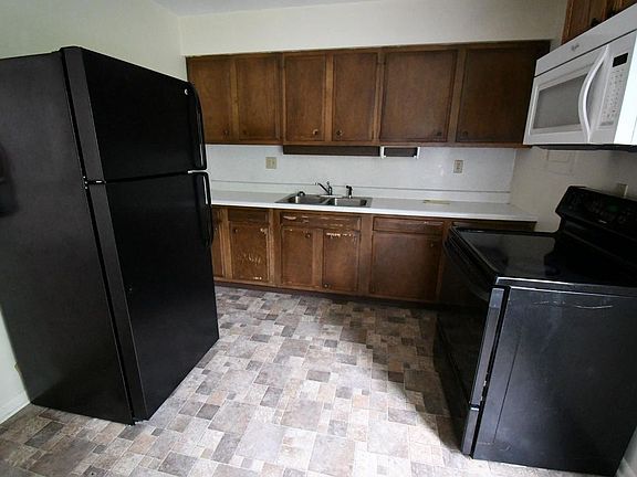 3rd image of 267 S Liberty St APT B
