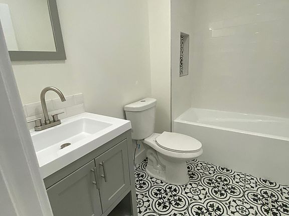 3rd image of 4146 Parkside Ave Unit 103