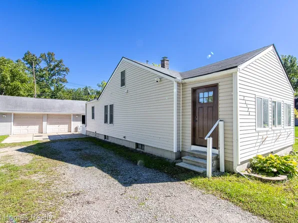 21524 Roosevelt Ave, Farmington Hills, MI 48336