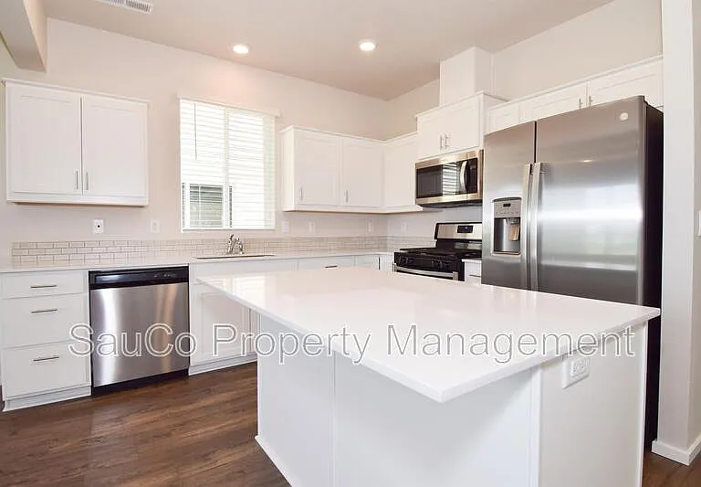 2269 Livesay Ln — Photo 10