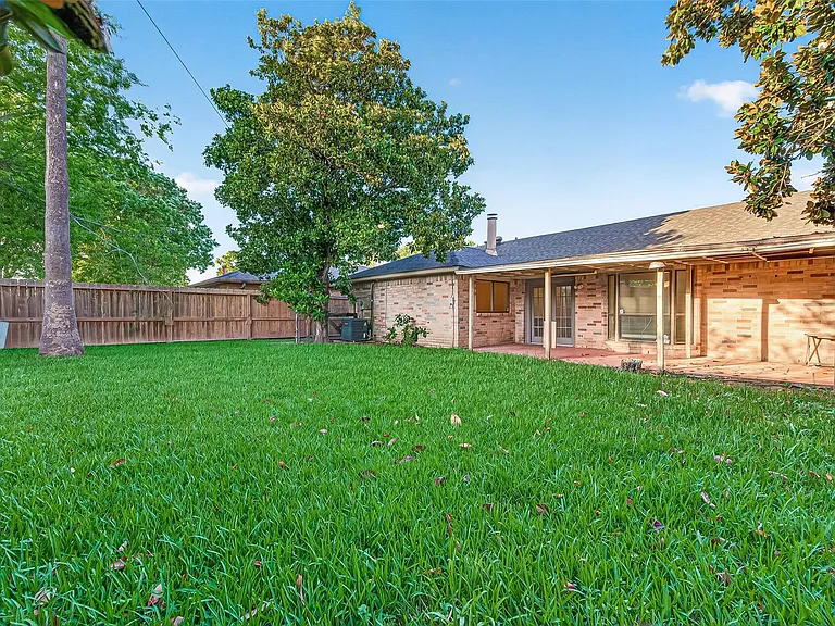 7422 Cortes Dr — Photo 38