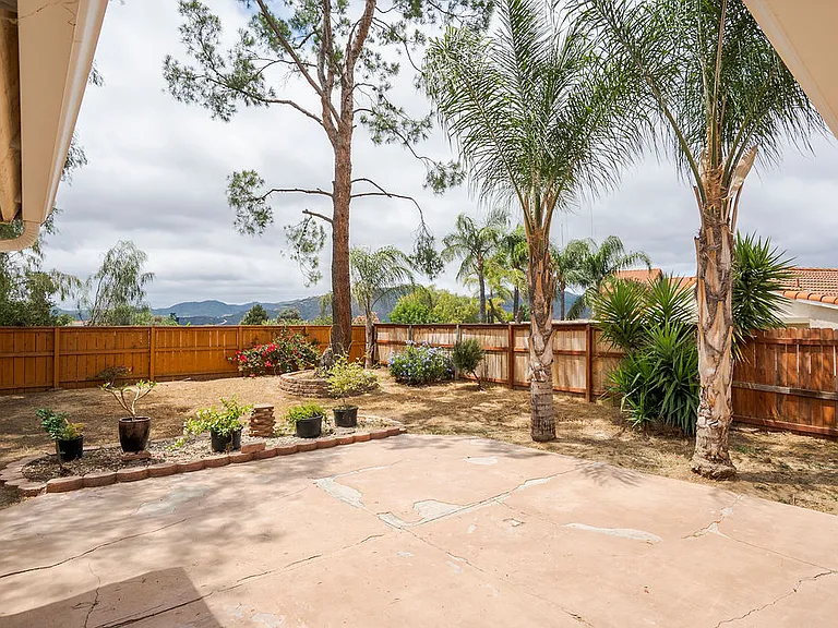 22943 Navut Ave — Photo 3