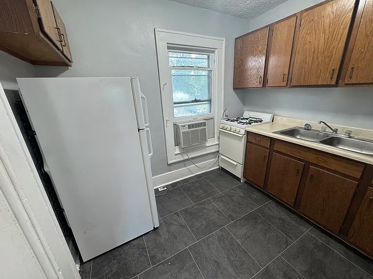 314 E Walnut St #6 — Photo 3