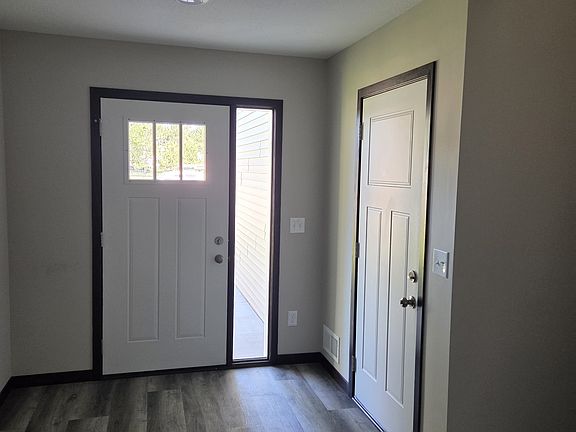 5th image of 1029X Holton Ave