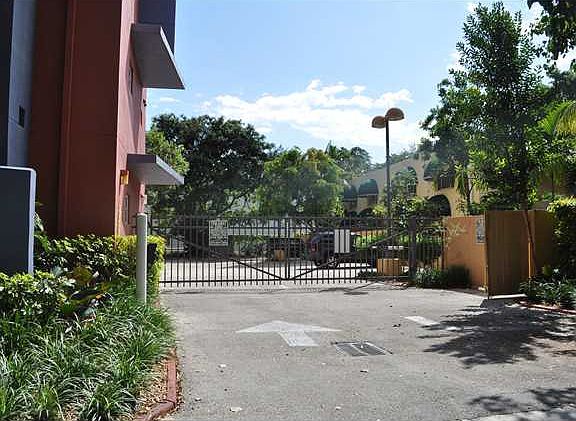 3rd image of 2756 Day Ave
