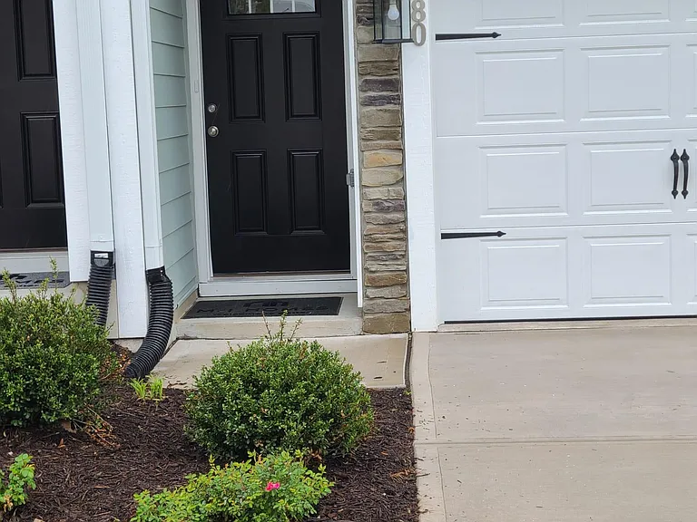1080 Manorhaven Dr — Photo 2