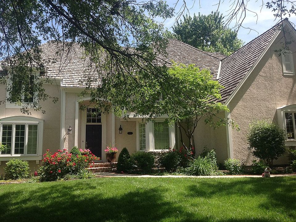 corner lot in Bristol Place 