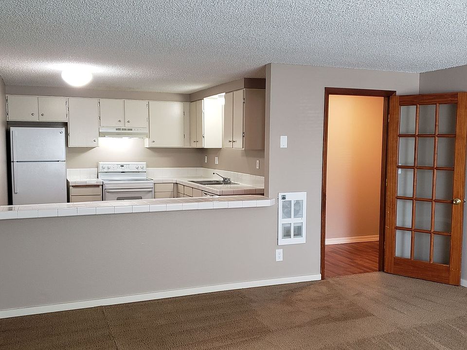 1st image of 111 SE Cleveland Ave #5