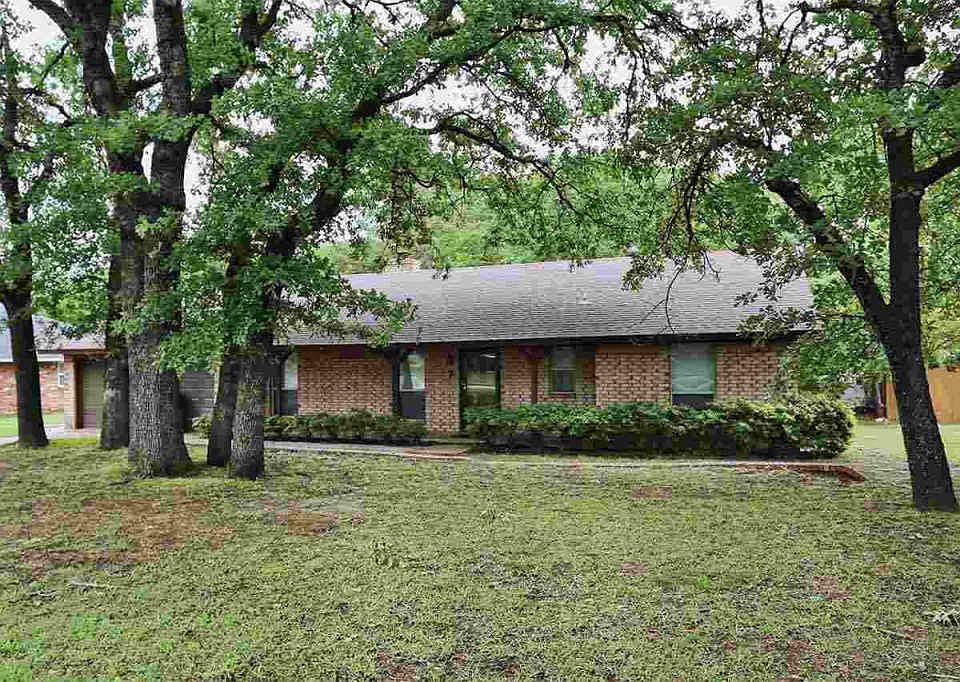 1st image of 322 Eastwood Cir